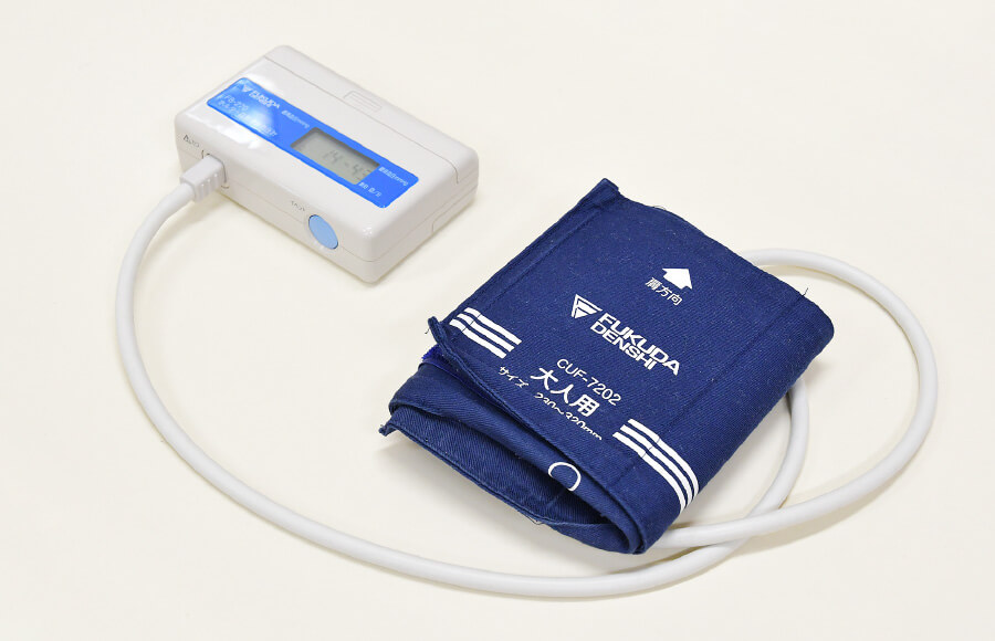 ホルター自動連続血圧計